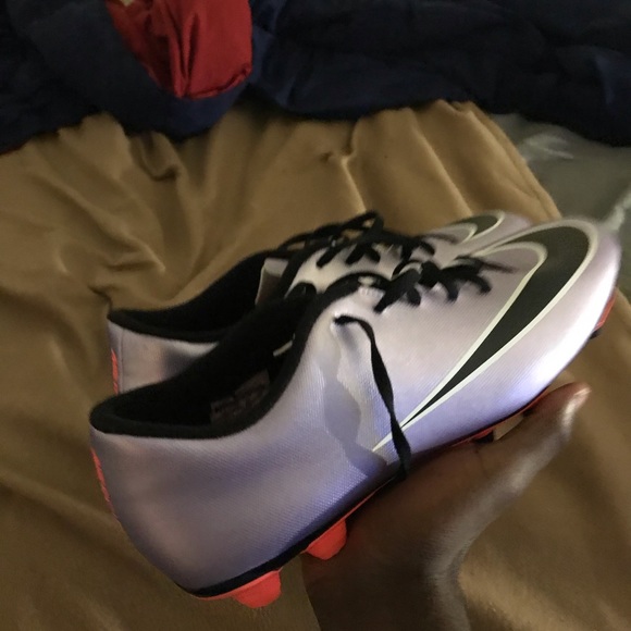 MEN SOCCER CLEATS - Picture 4 of 5